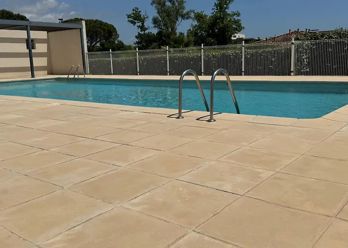 A Avec Piscine Et Terrasse *