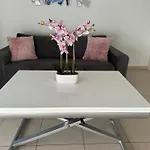 Апартаменты A Avec Piscine Et Terrasse Фрежюс