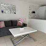 A Avec Piscine Et Terrasse *
