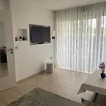 A Avec Piscine Et Terrasse *