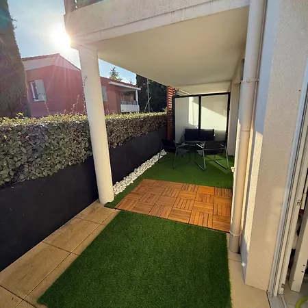 A Avec Piscine Et Terrasse