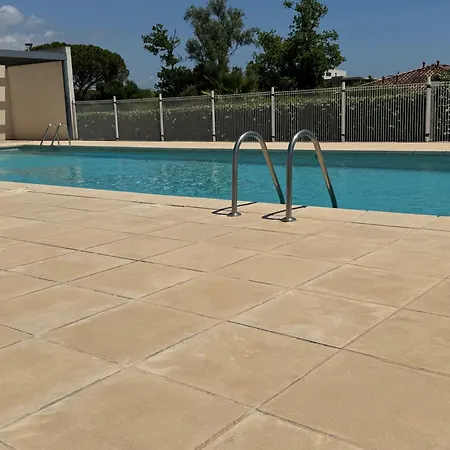 A Avec Piscine Et Terrasse *