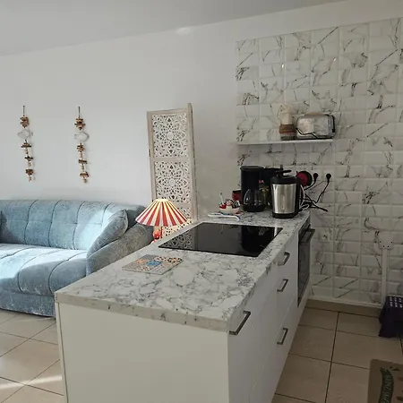 Apartamento à Avec Piscine Et Terrasse